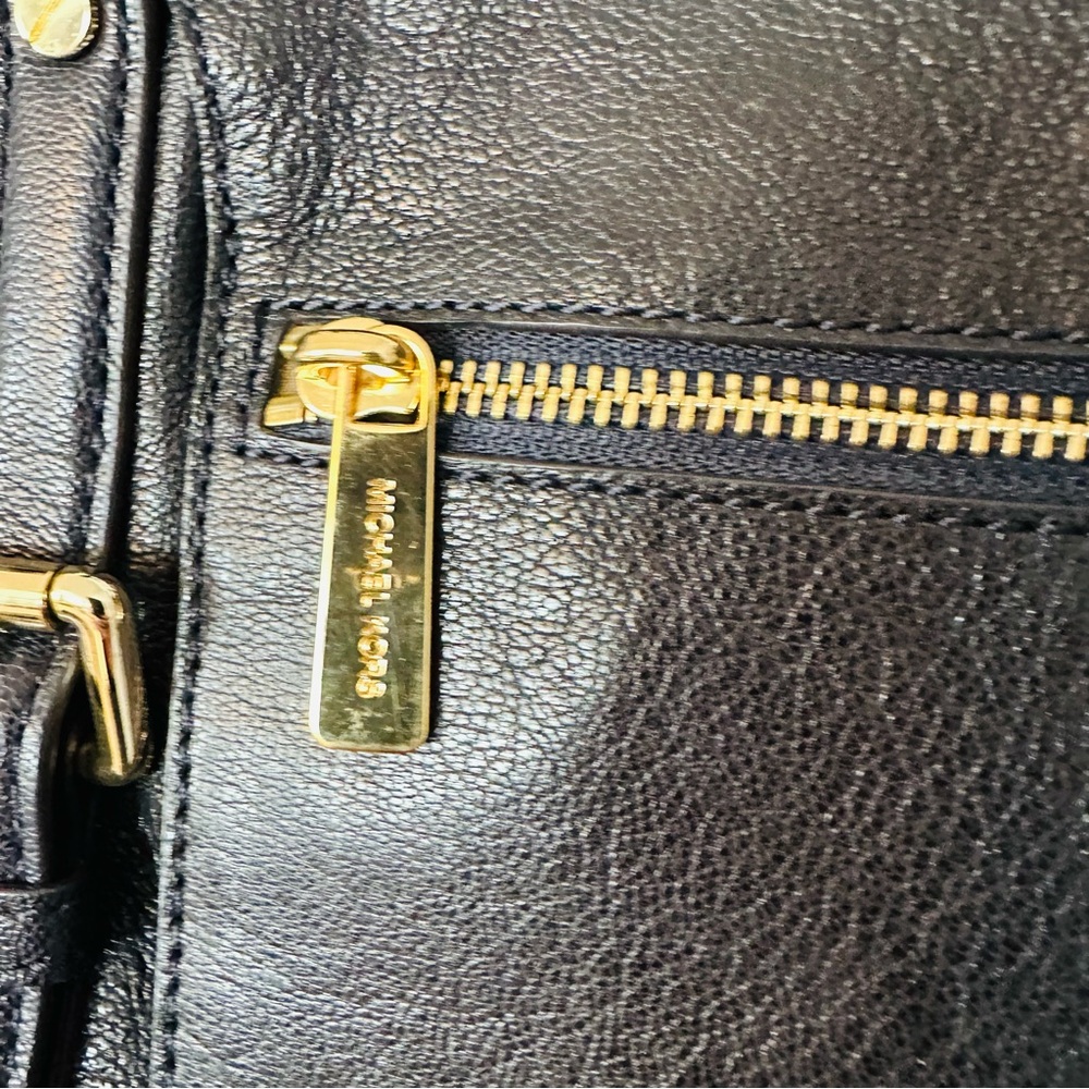NWOT Michael Kors Medium McGraw Messenger Bag - Picture 4 of 14